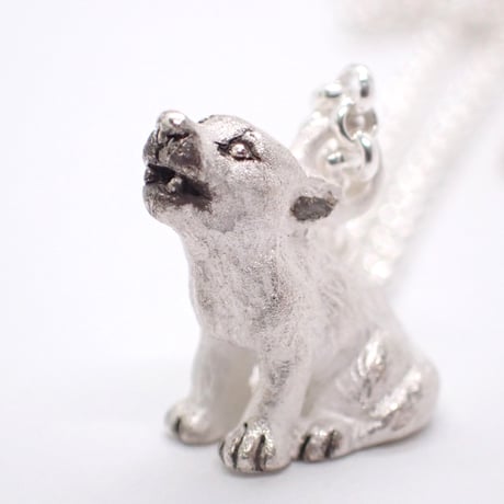 遠吠えオオカミの幼獣ネックレス(white)