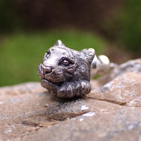 トラ両前足ピアス(black)