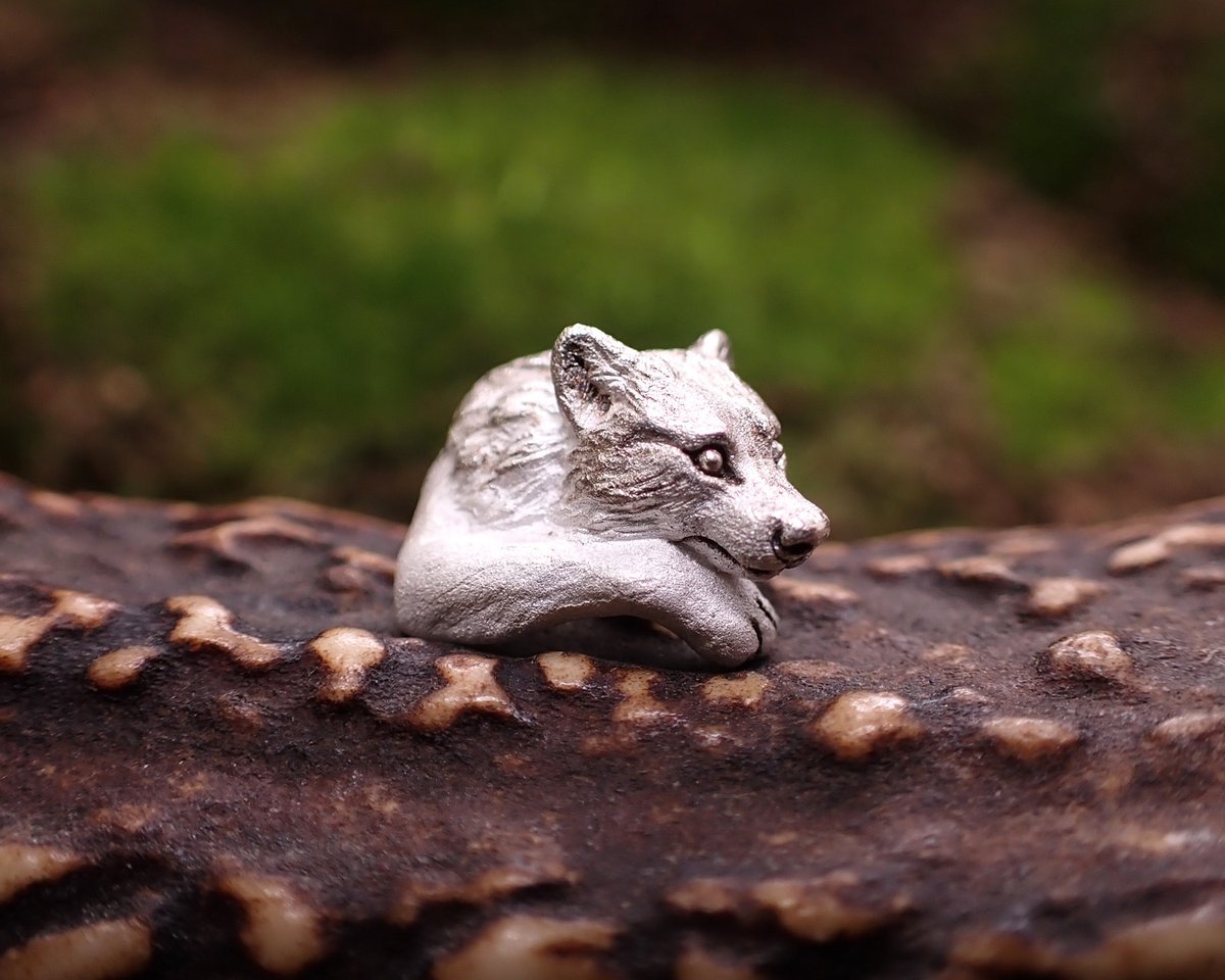 オオカミと前足ピアス(gray) | EmiriA online shop オオカミと前足ピアス(gray) | EmiriA online shop