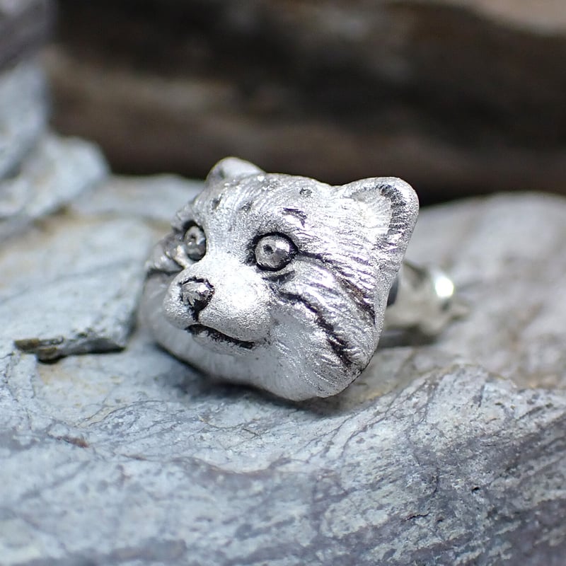 マヌルネコ正面顔ピアス(white) | EmiriA online shop