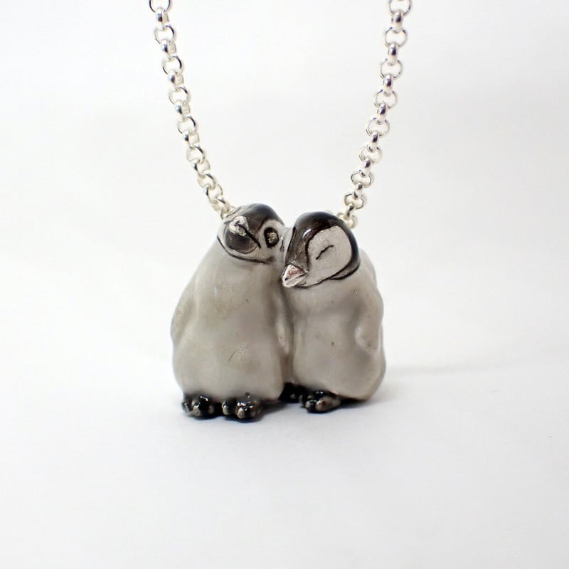 皇帝ペンギンヒナ一緒に温まるネックレス | EmiriA online shop