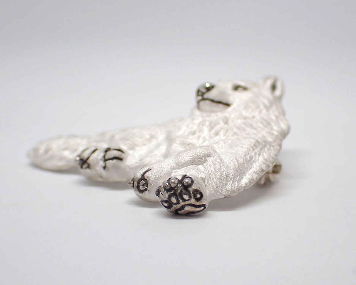 オオカミ前足交差ブローチ(white) | EmiriA online shop