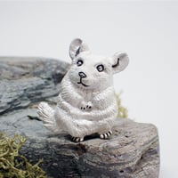 チンチラきょとんブローチ (white)