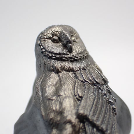 首傾げるメンフクロウリング(black)
