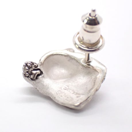 オオカミと前足ピアス(white)