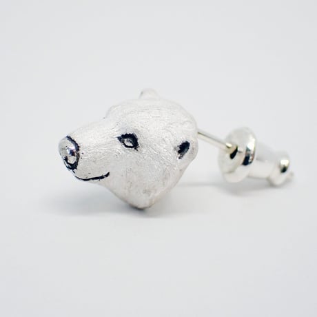シロクマと左手ピアス