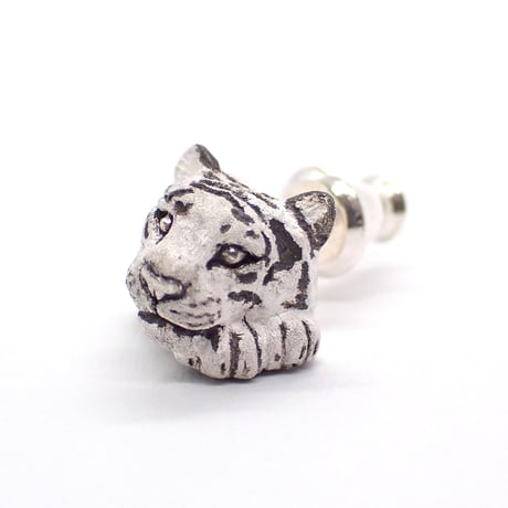 トラ両前足ピアス(white)