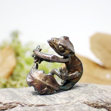 エダハヘラヤモリイヤーカフ