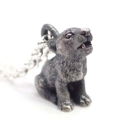 遠吠えオオカミの幼獣ネックレス(black)