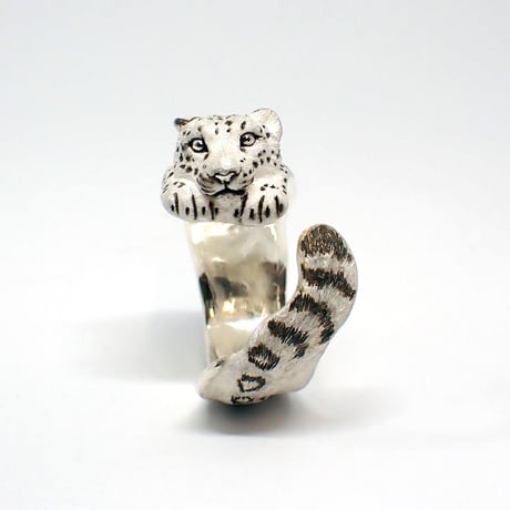 伏せるユキヒョウリング(white)