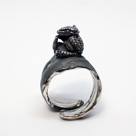 穴掘りアルマジロリング(black)