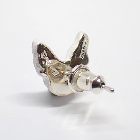 見つめるフェネックピアス(white)