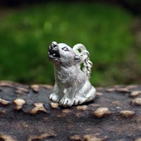 遠吠えオオカミの幼獣ネックレス(white)