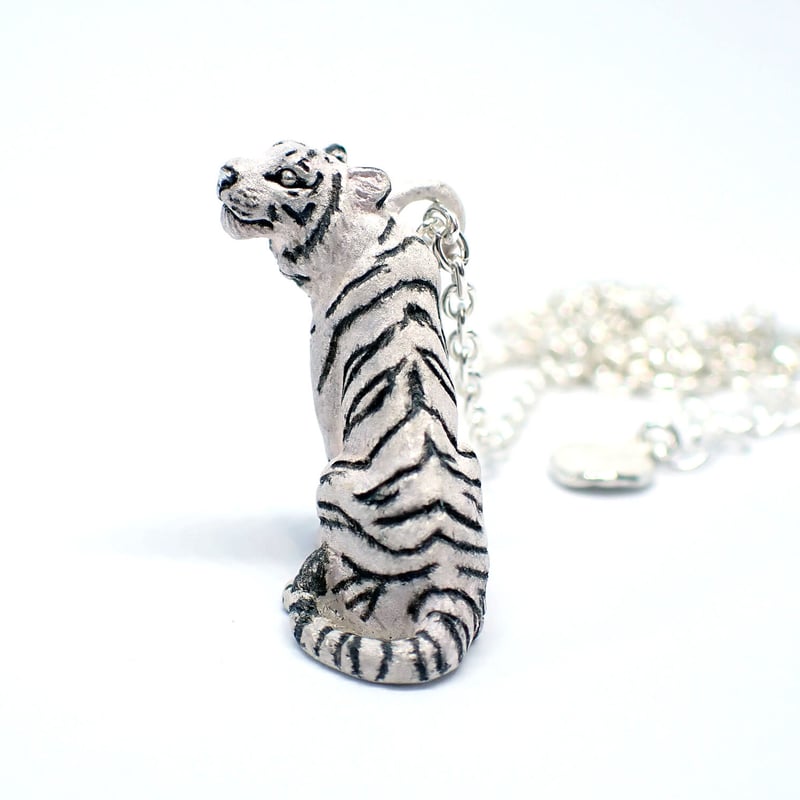見上げるトラネックレス(white) | EmiriA online shop