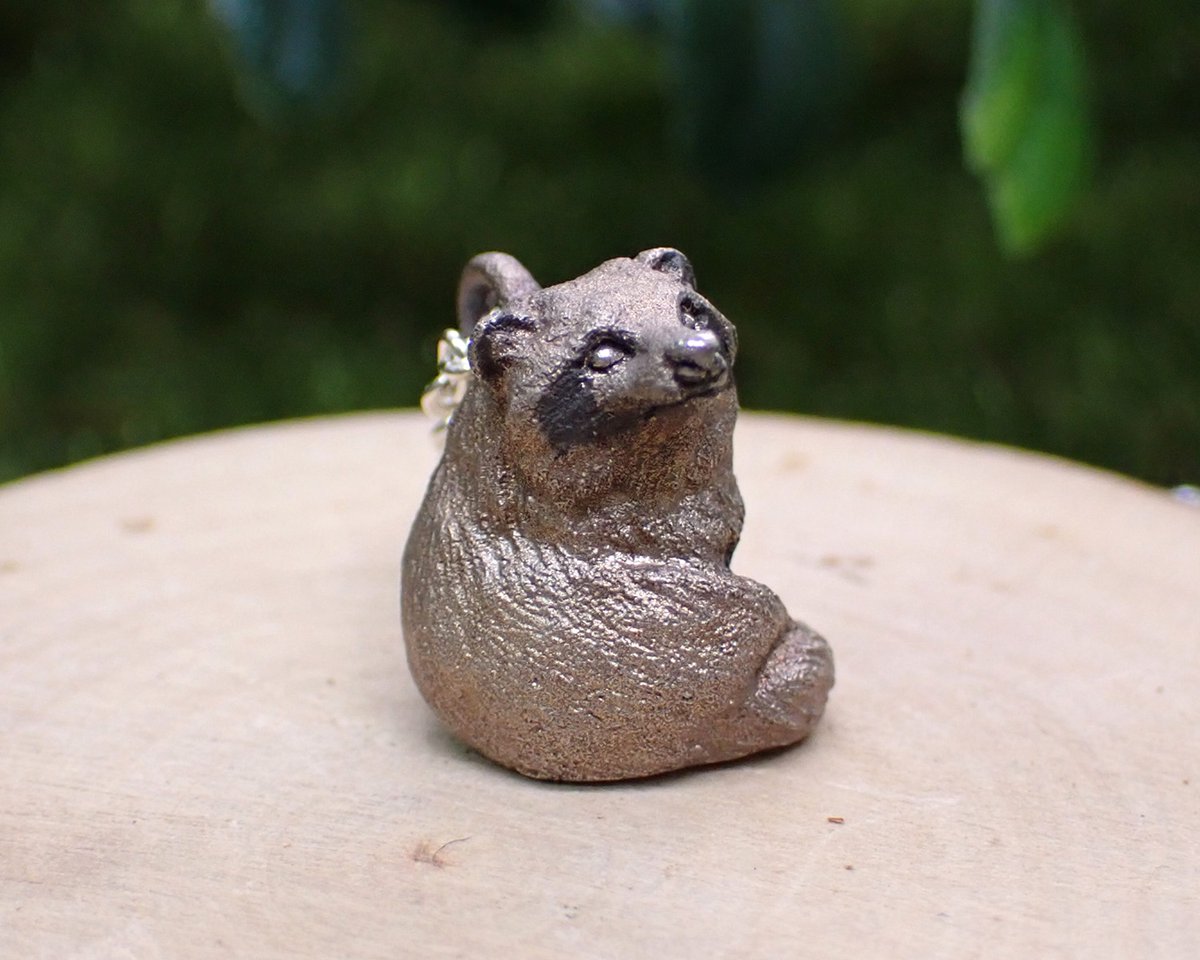 見上げるタヌキネックレス(brown) | EmiriA online shop