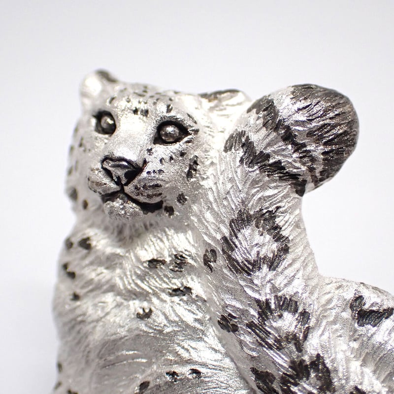 もふ尻尾のユキヒョウブローチ | EmiriA online shop