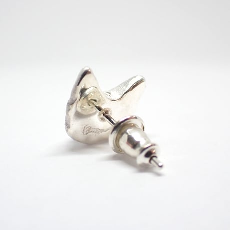 スナネコ正面顔ピアス(white)