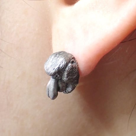 うつむくテングザルピアス(black matte)