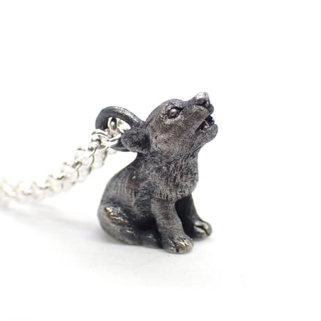 遠吠えオオカミの幼獣ネックレス(black)