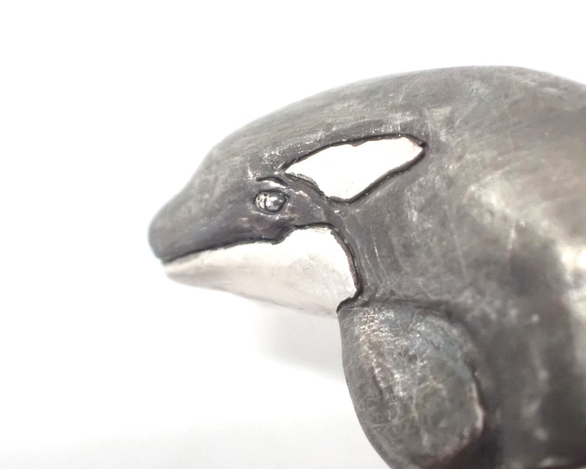 シャチのジャンピングブローチ(black&white) | EmiriA online shop