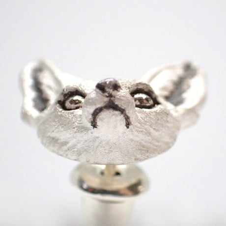 見つめるフェネックピアス(white)
