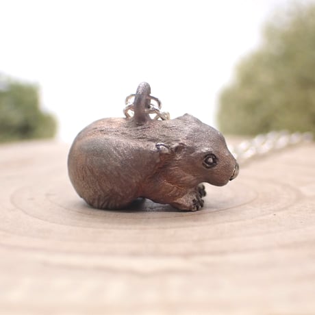 かゆいウォンバットネックレス(brown)