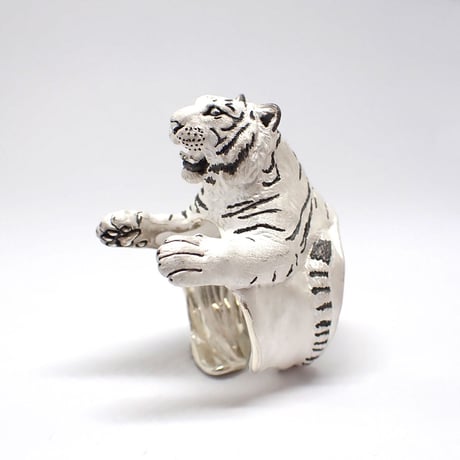 大きな前足トラリング(white)