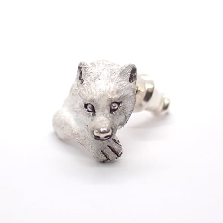 オオカミと前足ピアス(white)