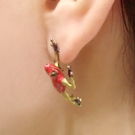 イチゴヤドクガエルピアス