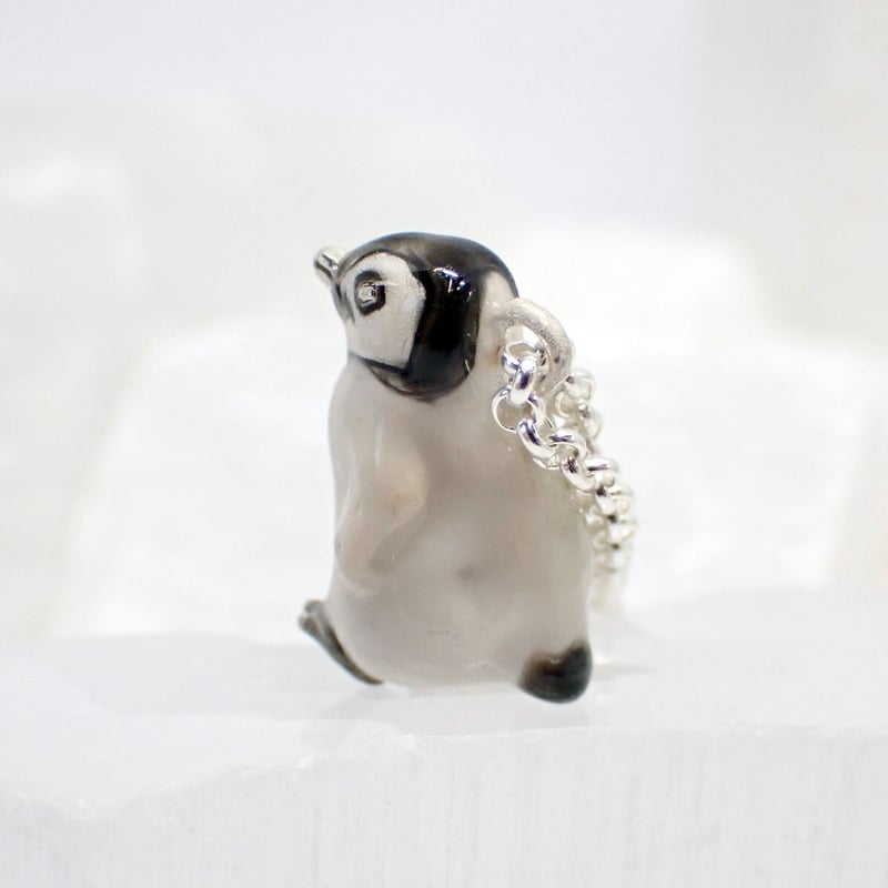 皇帝ペンギンヒナ一歩を踏み出す勇気ネックレス | EmiriA online