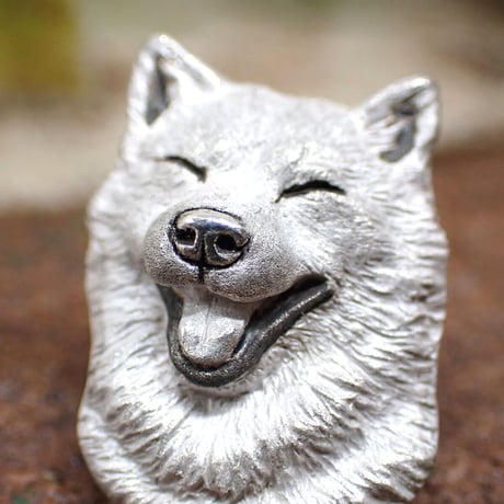 笑顔の柴犬ブローチ(white)