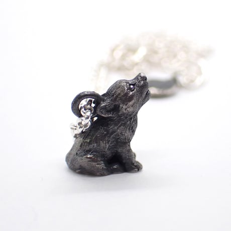 遠吠えオオカミの幼獣ネックレス(black)