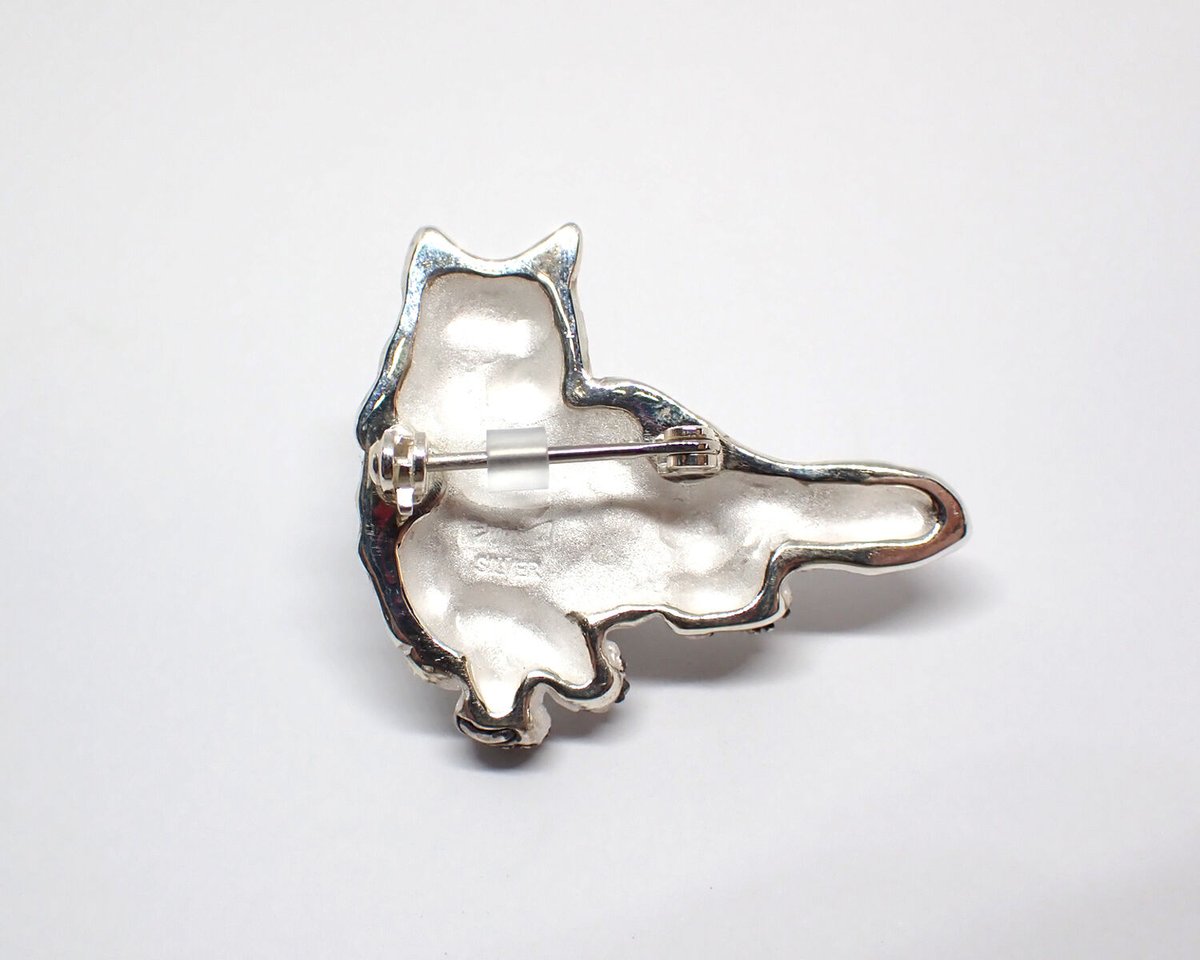 オオカミ前足交差ブローチ(gray) | EmiriA online shop