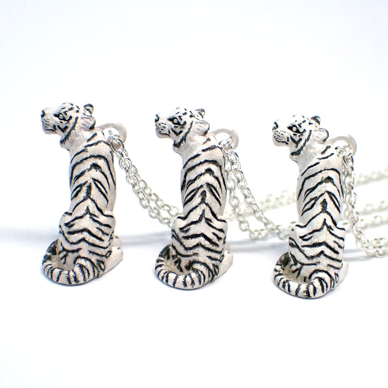 見上げるトラネックレス(white) | EmiriA online shop