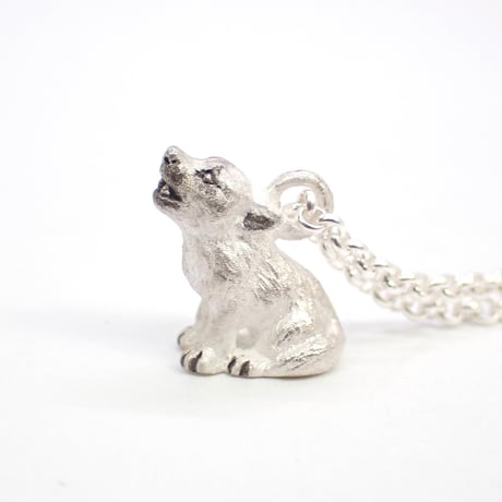 遠吠えオオカミの幼獣ネックレス(white)