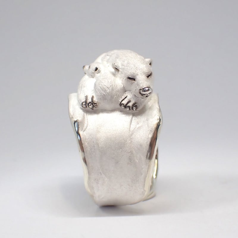 シロクマ親子のリング | EmiriA online shop