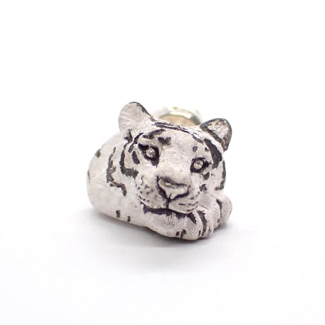 トラ両前足ピアス(white)