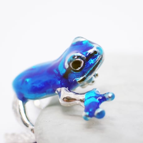 アマガエルイヤーカフ(blue)
