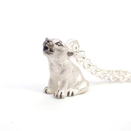 遠吠えオオカミの幼獣ネックレス(white)