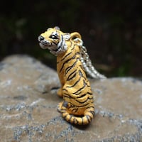 見上げるトラネックレス(white yellow)