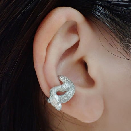 巻き付くボールパイソンイヤーカフ(white)