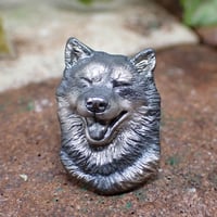 笑顔の柴犬ブローチ(black)