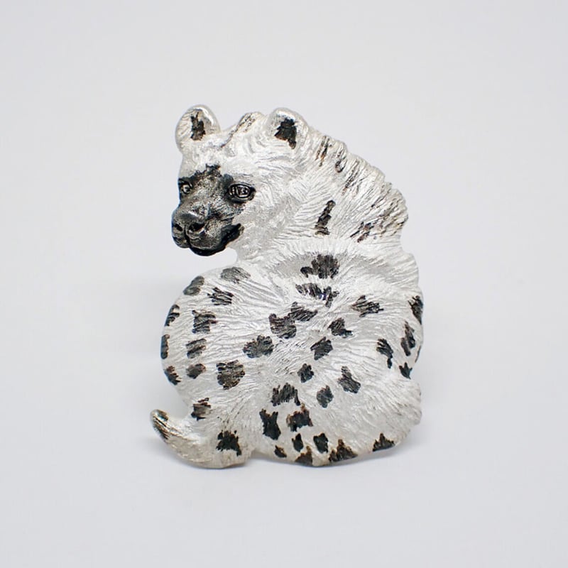 振り向きブチハイエナブローチ (white＆black) | EmiriA online shop