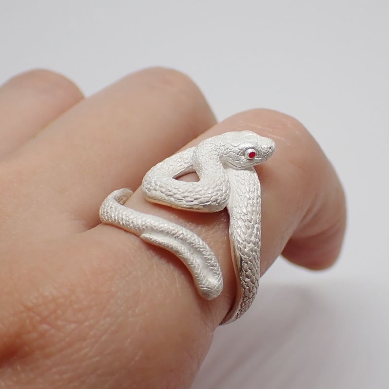 にょろっとコーンスネークリング(white) | EmiriA online shop にょろっとコーンスネークリング(white) | EmiriA online shop