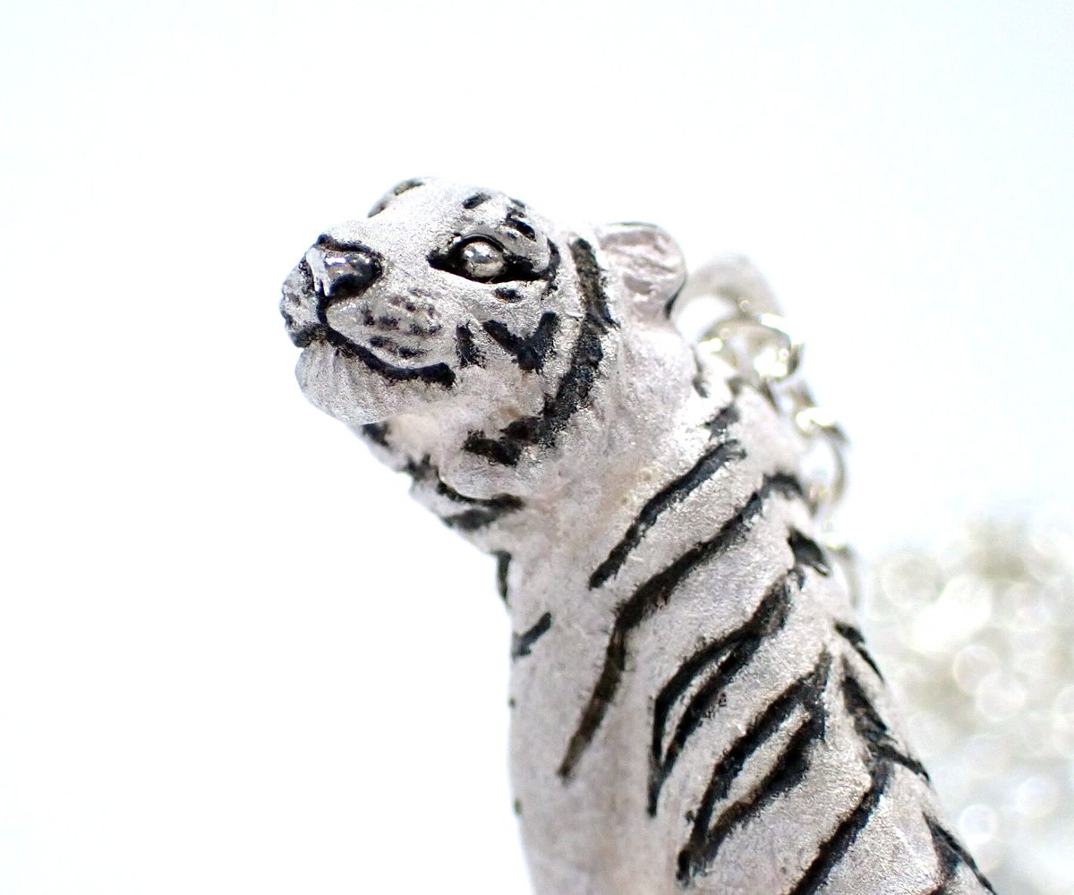 見上げるトラネックレス(white) | EmiriA online shop