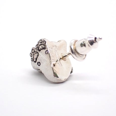 トラ両前足ピアス(white)