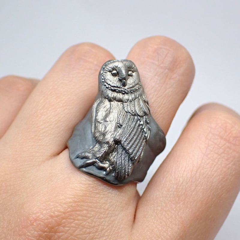 首傾げるメンフクロウリング(black) | EmiriA online shop