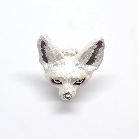 見つめるフェネックピアス(white)