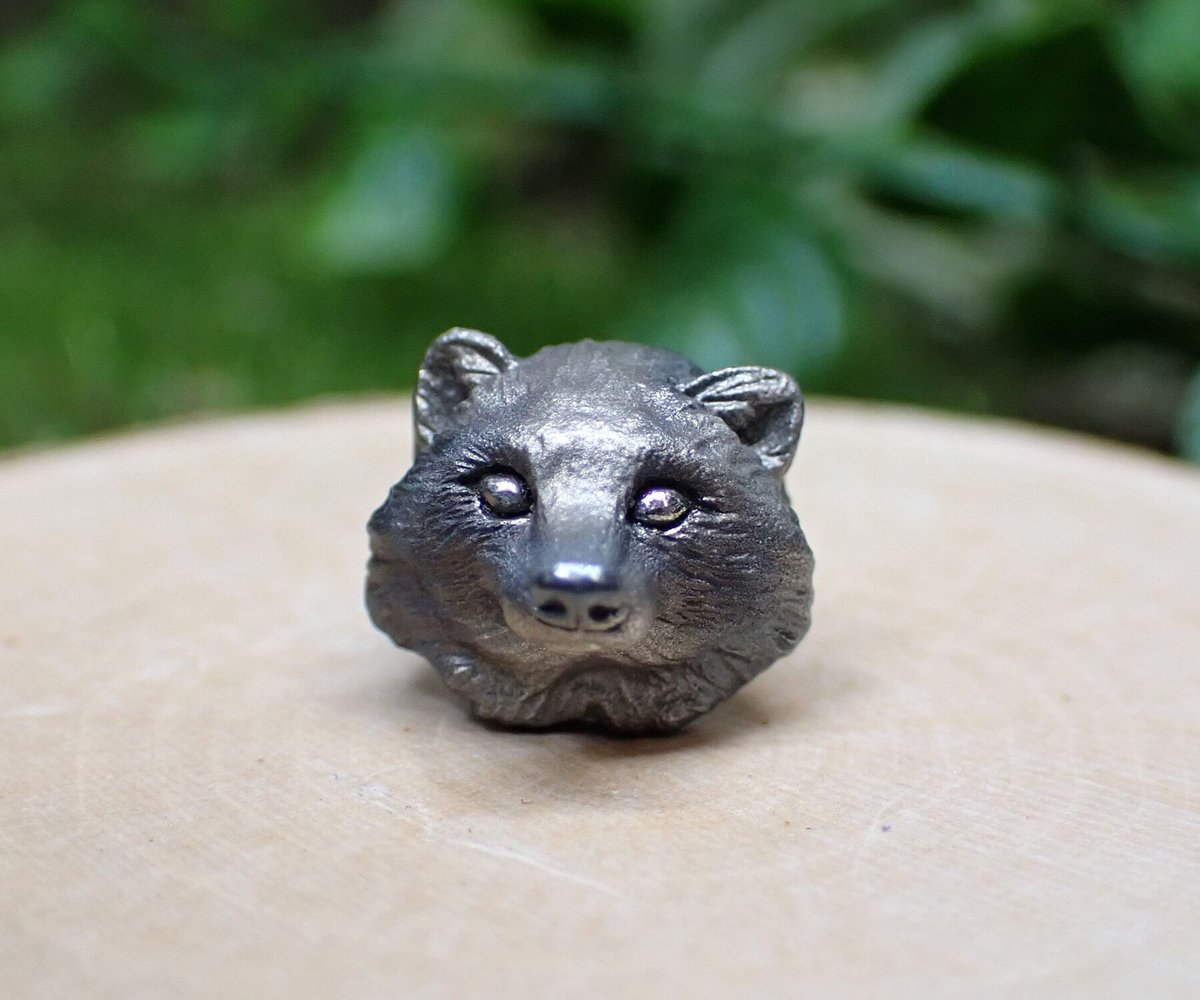 見つめるタヌキピアス(black matte) | EmiriA online shop