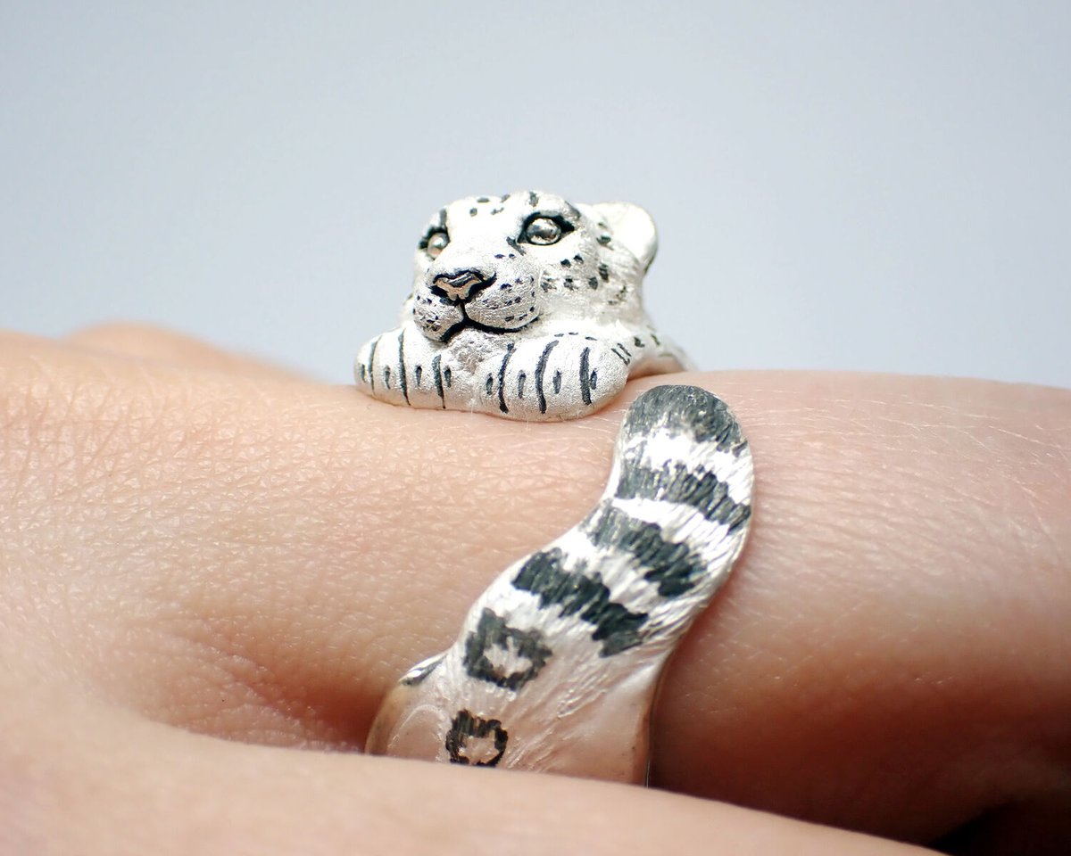 伏せるユキヒョウリング(white) | EmiriA online shop
